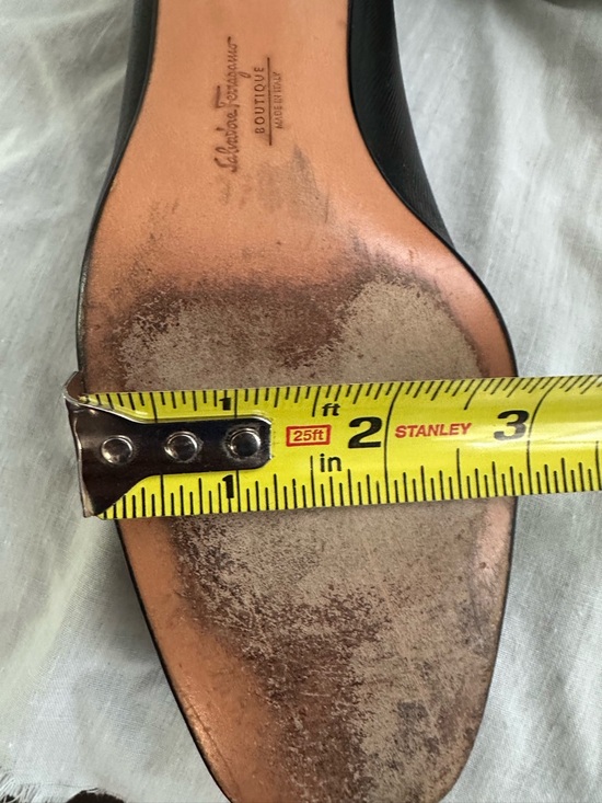 Salvatore Ferragamo Boutique Black Leather Pumps Size 8C Gold Gancini Italy - Picture 15 of 15